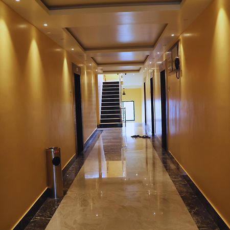 Hotel Aarohi Tarapith Kültér fotó