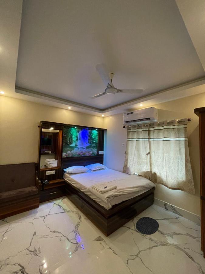 Hotel Aarohi Tarapith Kültér fotó