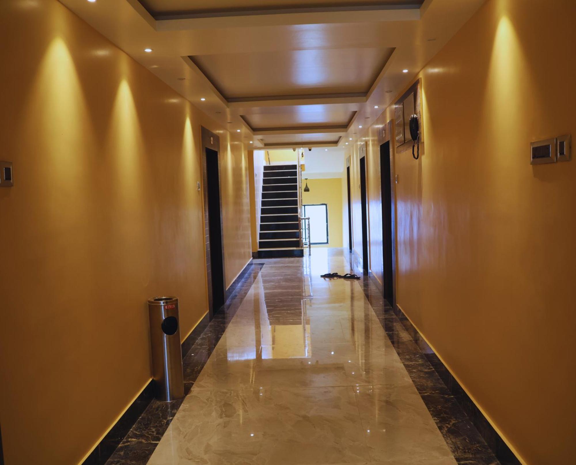 Hotel Aarohi Tarapith Kültér fotó